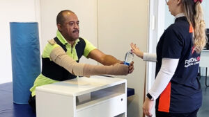 Leia mais sobre o artigo Fisioterapia neurológica em pacientes com AVC: da internação à reabilitação funcional