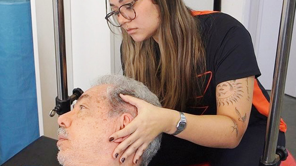Leia mais sobre o artigo Reabilitação vestibular – como tratar desequilíbrios e tonturas